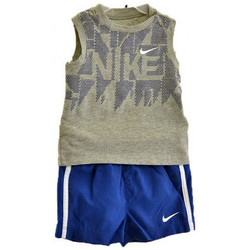 Oblačila Otroci Majice & Polo majice Nike Sportcompletinfantile Siva