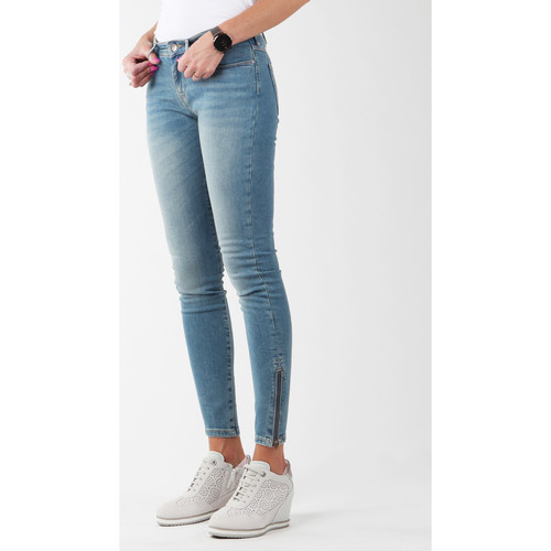 Oblačila Ženske Jeans skinny Wrangler Skylark W27F4072F Modra