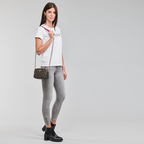 Guess NOELLE CROSSBODY CAMERA Kostanjeva
