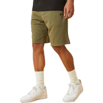Oblačila Moški Kratke hlače & Bermuda New-Era Essentials Zelena