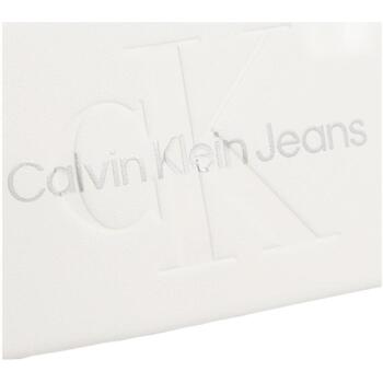 Calvin Klein Jeans  Bela