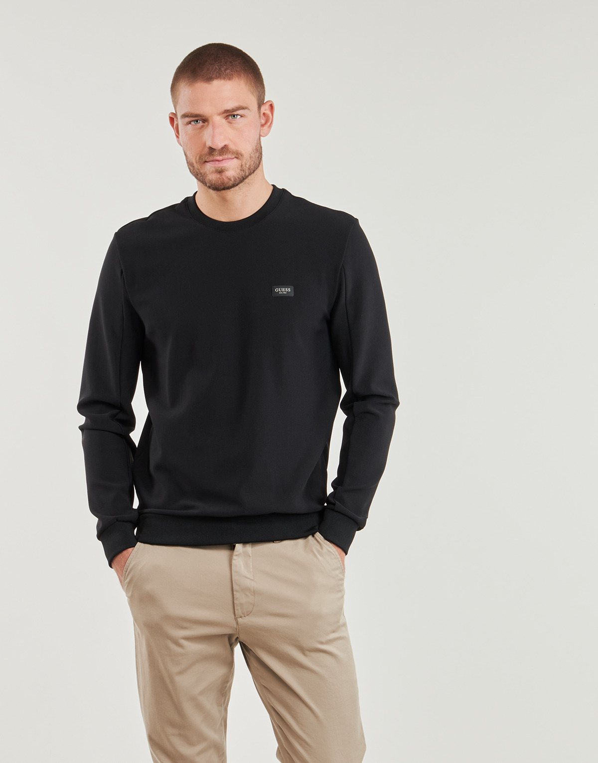 Oblačila Moški Puloverji Guess TECH STRETCH CN Črna