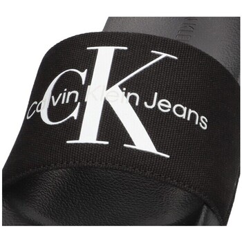 Calvin Klein Jeans 74784 Črna