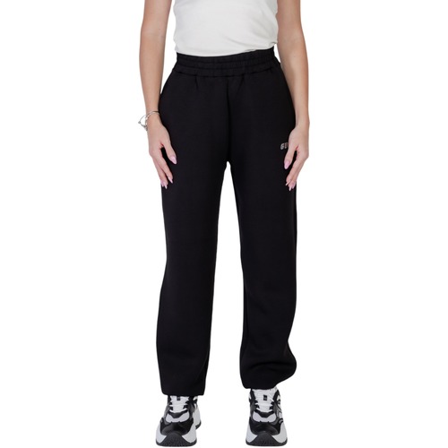 Guess CECILIA SCUBA JOGGER V4BB13 K7UW2 Črna