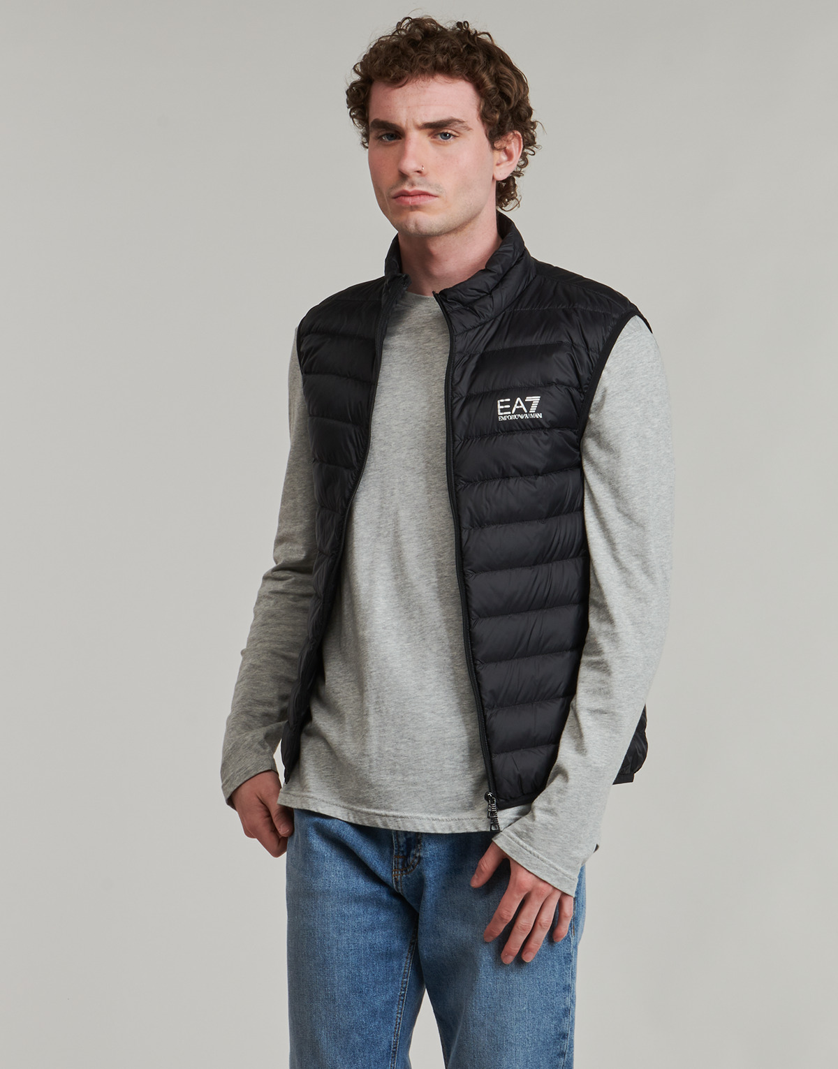 Oblačila Moški Puhovke Emporio Armani EA7 TRAIN CORE ID DOWN LIGHT VEST CC  8NPQ06 Črna