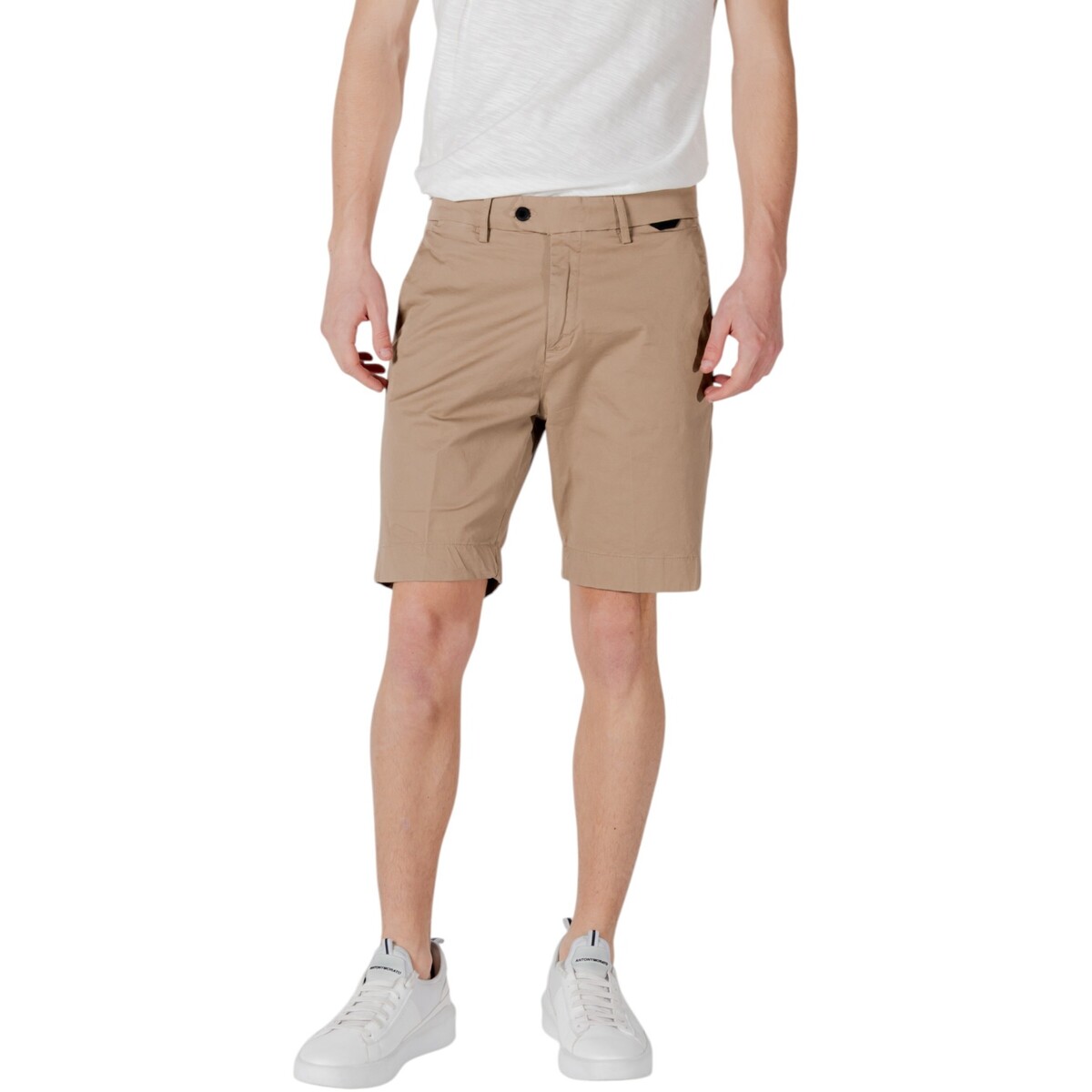 Oblačila Moški Kratke hlače & Bermuda Antony Morato MARK SLIM FIT WITH LOGOED RUBBER FLAG MMSH00202-FA800197 Bež