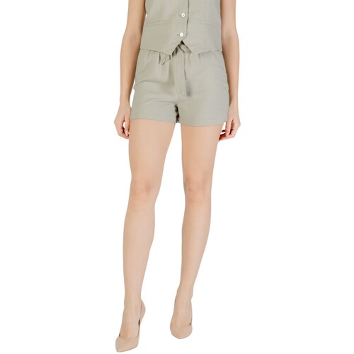 Oblačila Ženske Kratke hlače & Bermuda Only ONLCARO HW LINEN BL BELT SHORTS CC PNT 15338723 Zelena